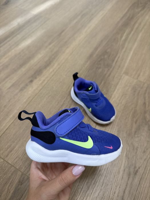 Маратонки Nike Revolution 19.5