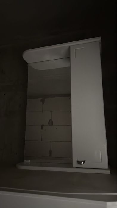 Навесной зеркало для ванной