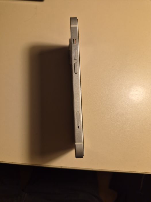 Vand iPhone 13 / 128 gb Alb