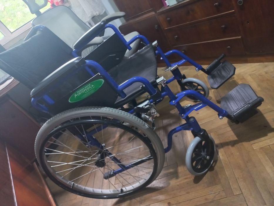 Cărucior cu roti pentru batrani/ handicap
Vând cărucio