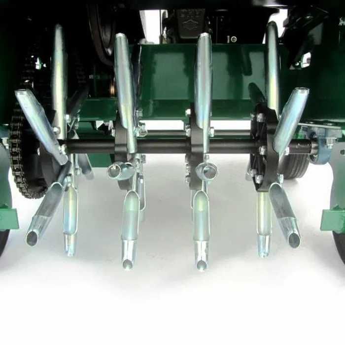 Aerator gazon cu carotare