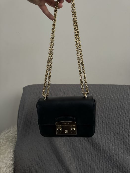 Черна Furla Metropolis, носена два пъти