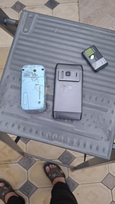 Nokia N8  и  Sony Ericsson Z610i