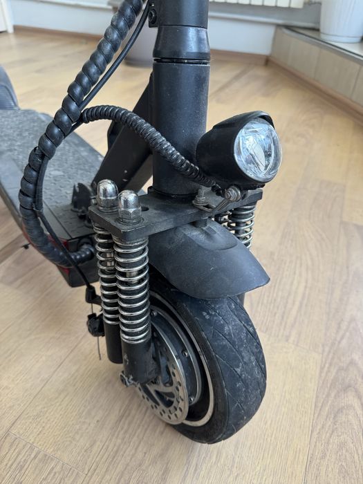 Срочно продам электро самакат JOYOR