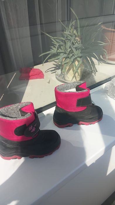 Продам обувь на девочку размер 27