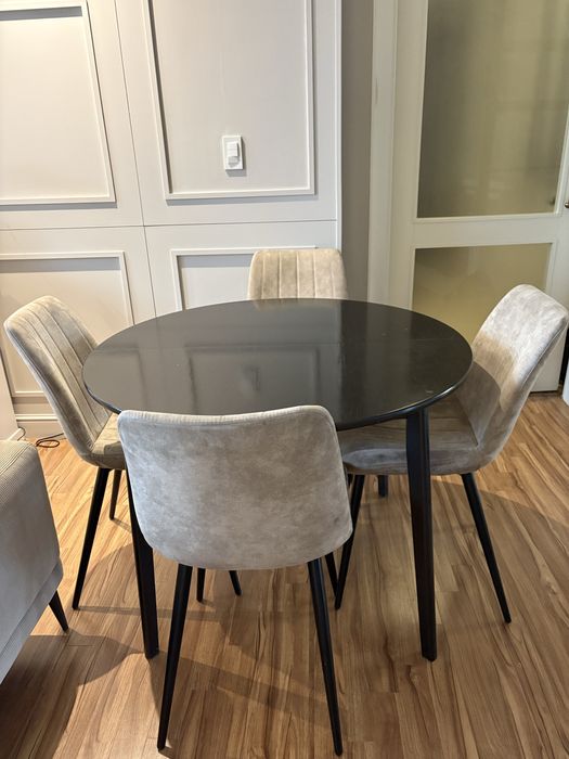 Продается стол и стулья