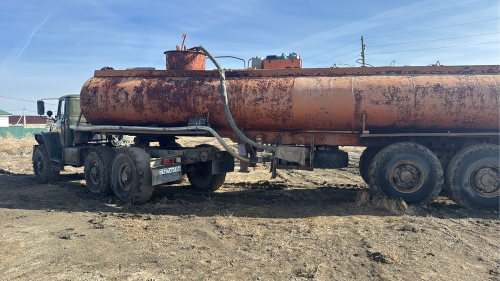 Продаётся Урал тягач с прицепом