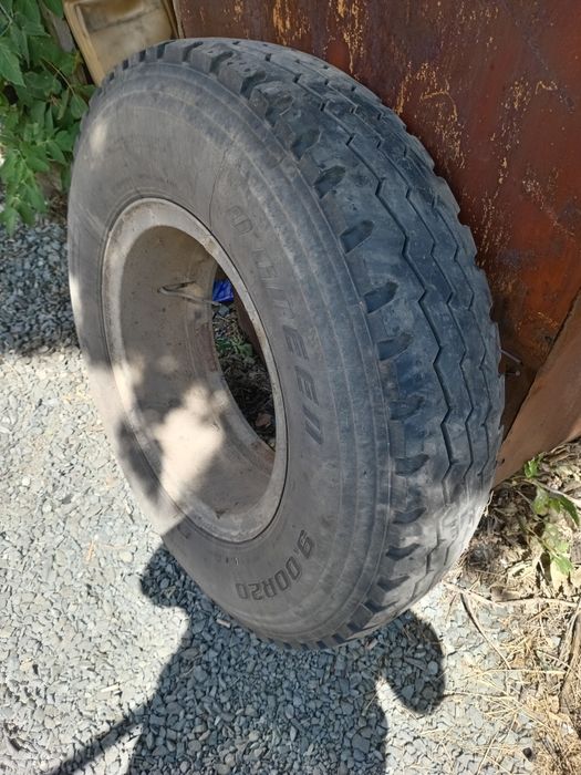 Продам грузовые шины 9 R20
