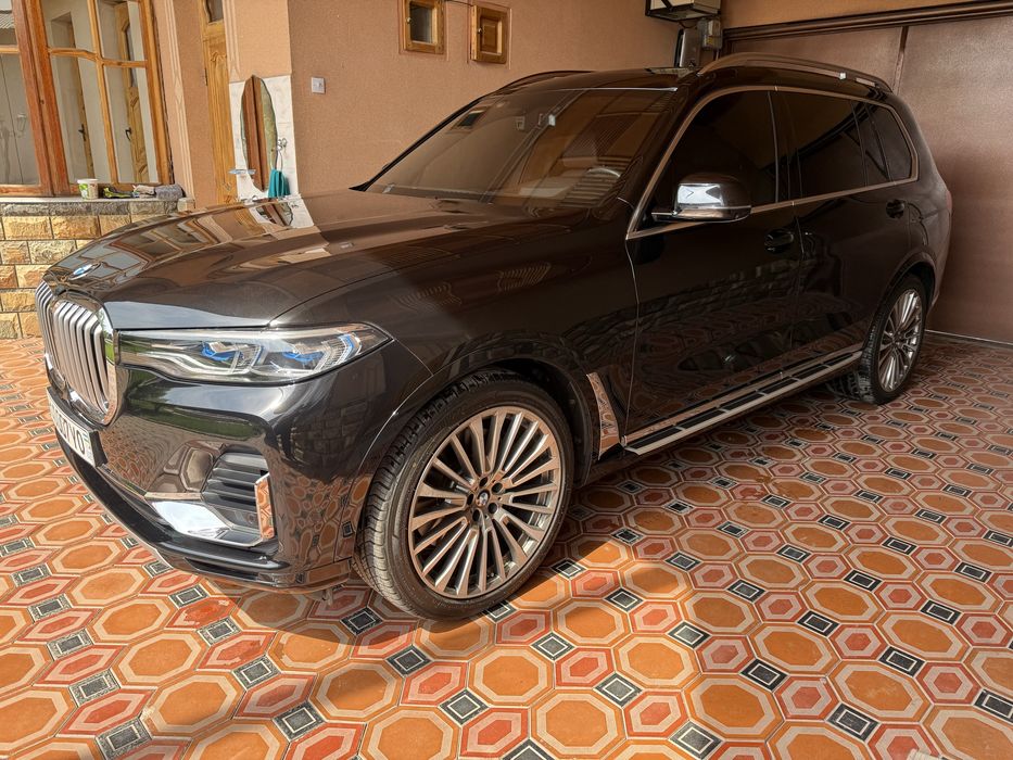 BMW X7 2021 — 2