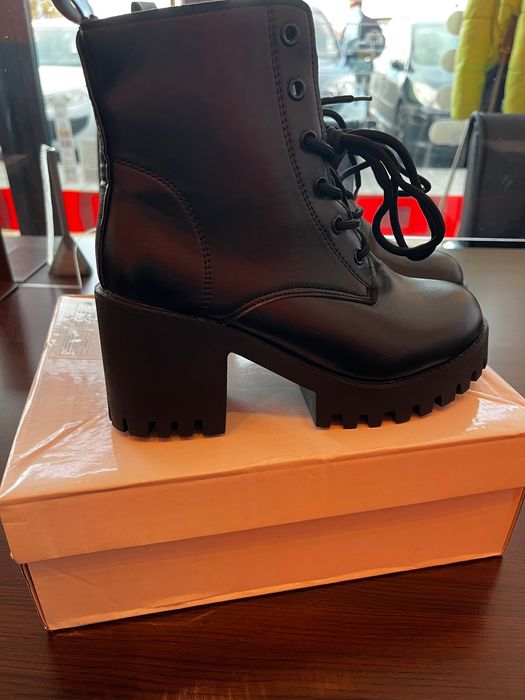 Чисто нови боти 25лв