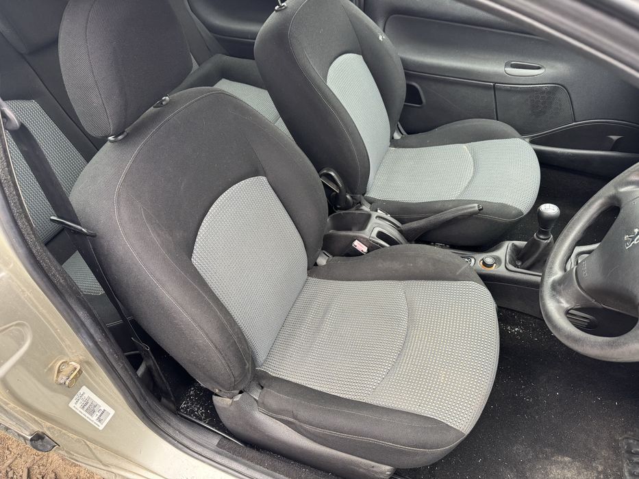 Салон Пежо 206 2/3врати