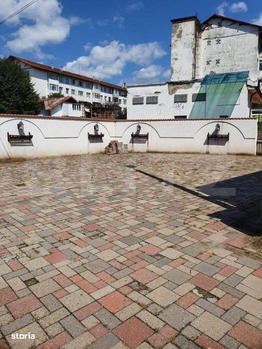 Spatiu comercial de 641 mp, 825 mp teren, Campina
