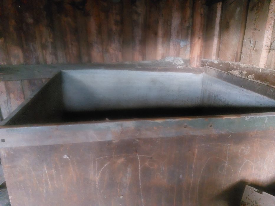 Продам большой бак Объём 2.5 куба.