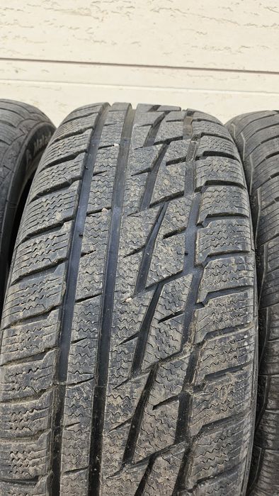 Зимние шины в хорошем состоянии