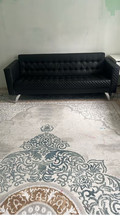 Черный эко-кожа  диван