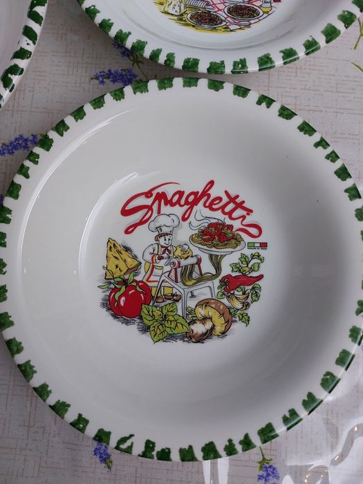 Блюдо и две тарелки