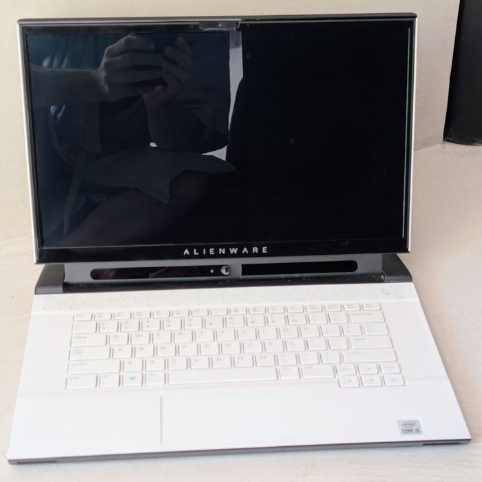 Alienware M15 R3 2x 1TB ssd, 32 GB RAM, OLED 4K, RTX 2080 super