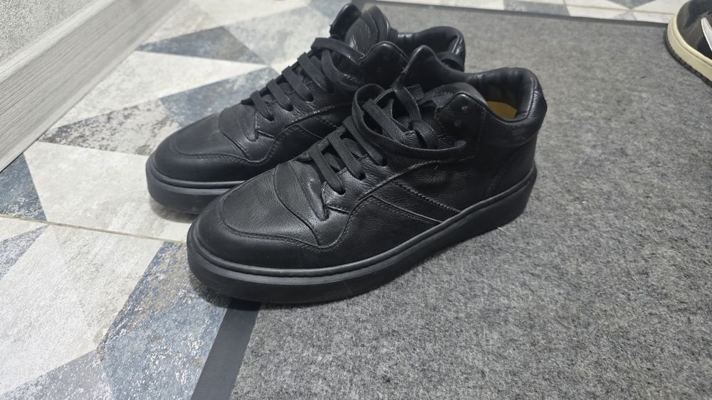 Мужская обувь продам.