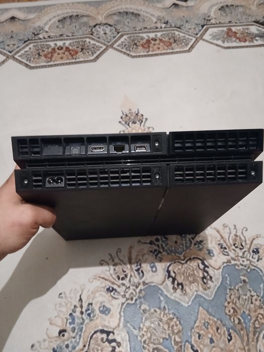 Продаётся ps 4 в хорошем состоянии