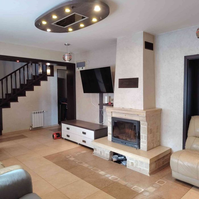 Vila  Bârnova  -Bucium  5 camere, sauna, și  piscina