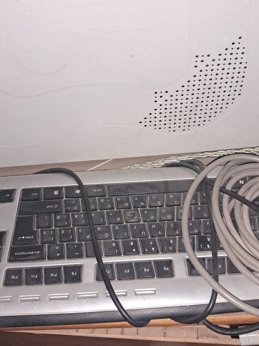 Монитор LG с аксессуаром