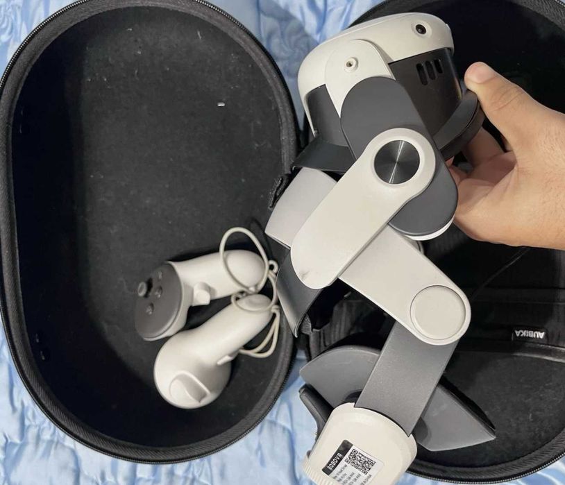 Meta Quest 3 512GB  + калъф и BOBOVR каишка