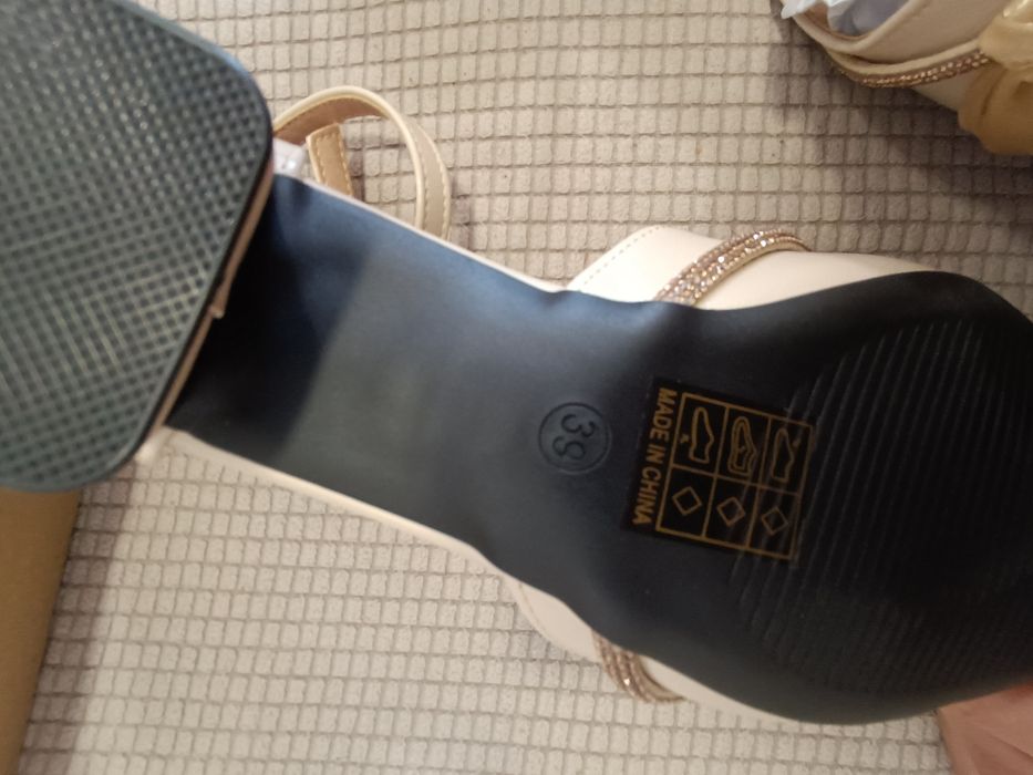 Pantofi eleganți fara toc