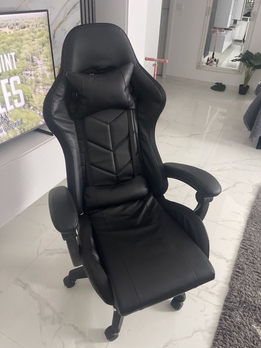 Scaun Gaming RGB cu boxe si bluetooth si masaj