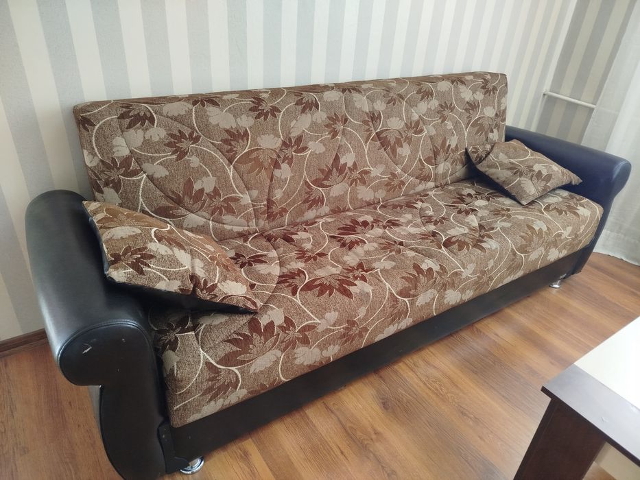 Подарявам Диван разтегателен в добро състояние