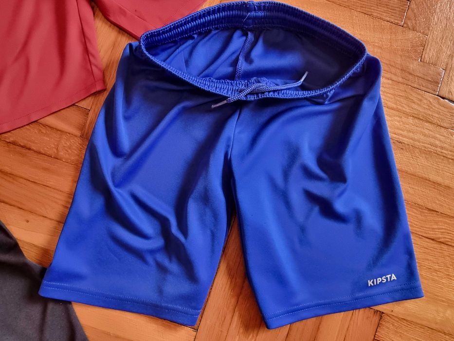 Lot 4 pantaloni scurti fotbal Decathlon, marimea 140