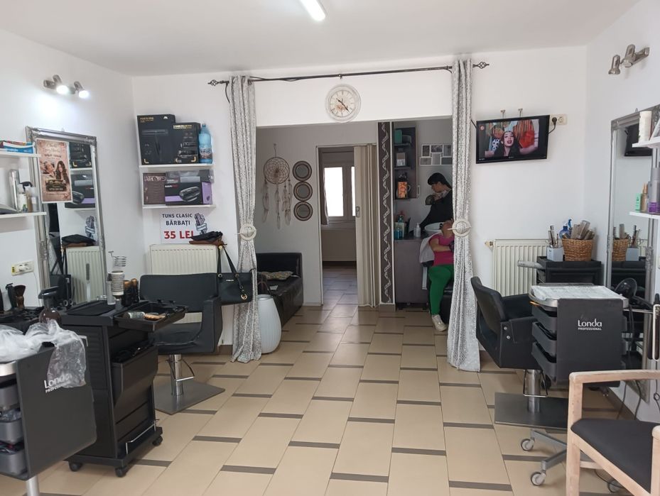 Inchiriez  incapere in salon de coafura