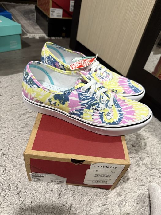 Adidasi Vans of the Wall