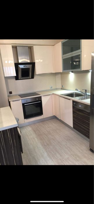 Дава се под наем Тристаен апартамент в Русе, Дружба 1 - 100 кв.м за 510 € - Снимка #1