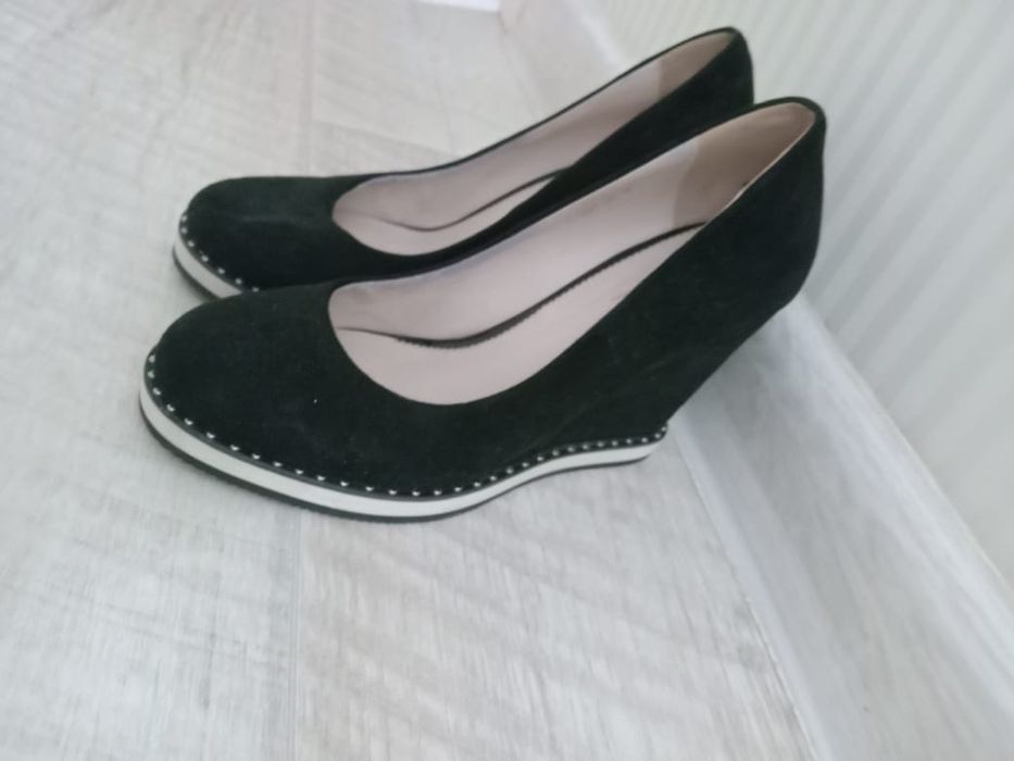 Продам женские туфли