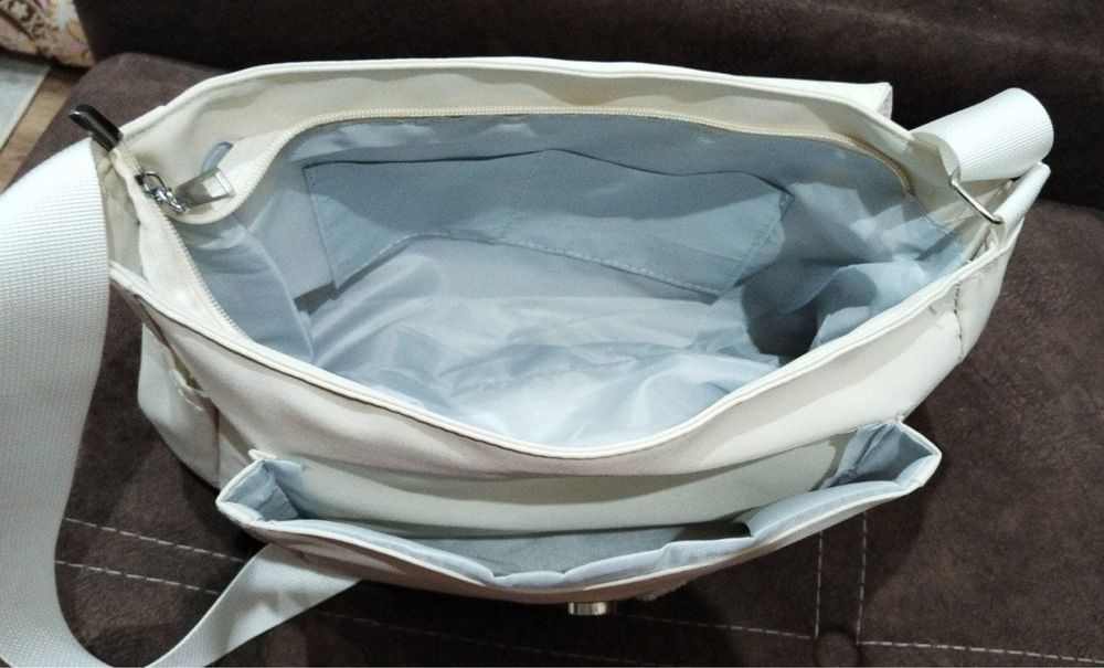 белая сумка "почтальон"