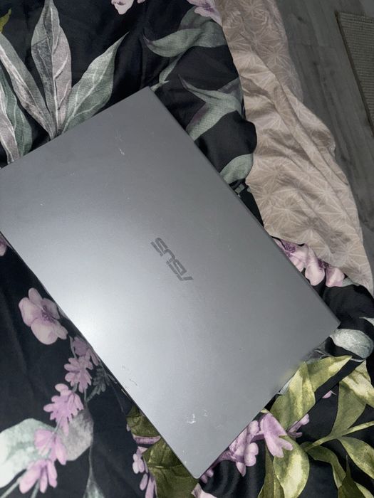 Vând laptop ASUS VivoBook 15 X515EA