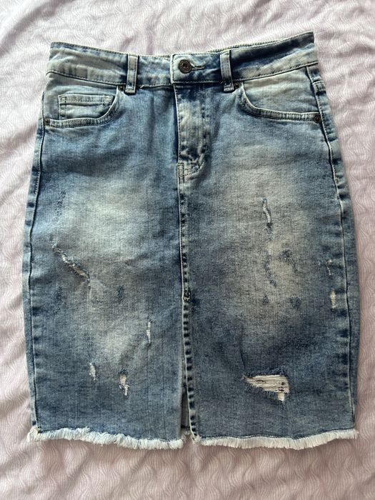 дънкова пола и блузка