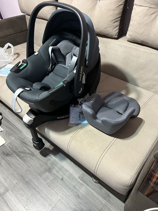 Scoica Auto MAXI-Cosi Pebble 360+adaptori pentru carut