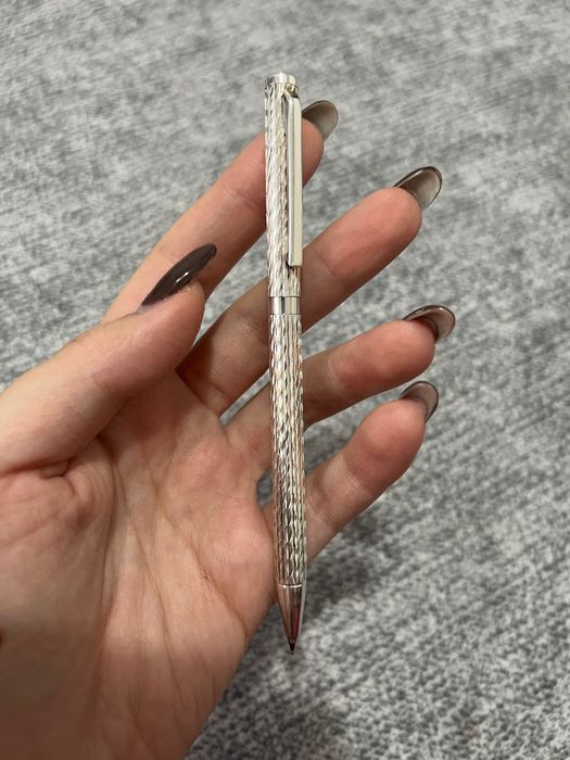 Pix Caran d'Ache Ecridor Golf, realizat din argint masiv cu un model geometric gravat