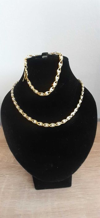 Красив елегантен дамски комплект