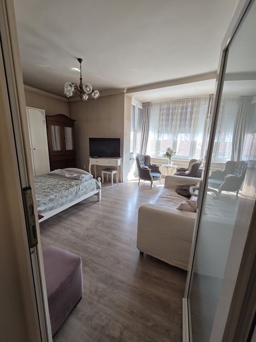 Inchiriez apartament  4 camere ultracentral