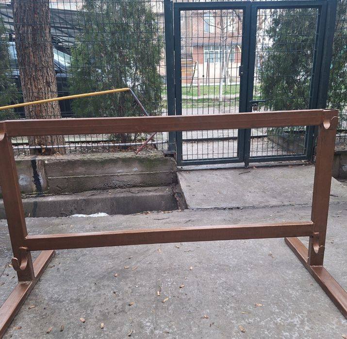 Продаётся: Электрический обогреватель, длина 2,5 метра, диаметр трубы