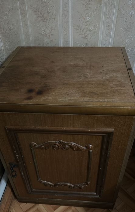 Продам гарнитур,хорошее дерево