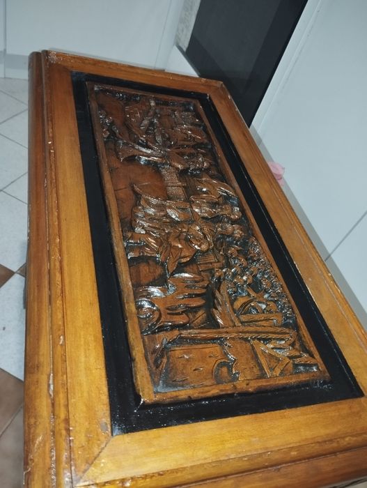 Прекрасна масичка със дърворезба