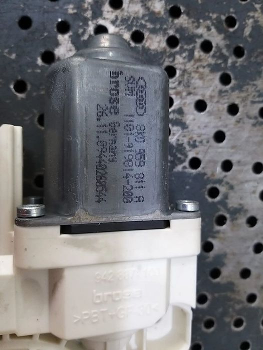 Motoras macara stanga spate audi a4 b8 8k 8k0959811a