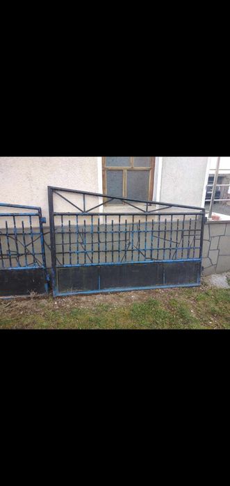 Porti de fier 2 porți mari 2 m fiecare iar cea mica 90 cm