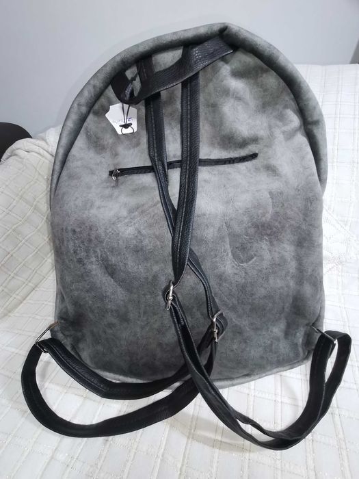 Ръчно изработена арт раница „Планински дом“ — текстилна мини картина