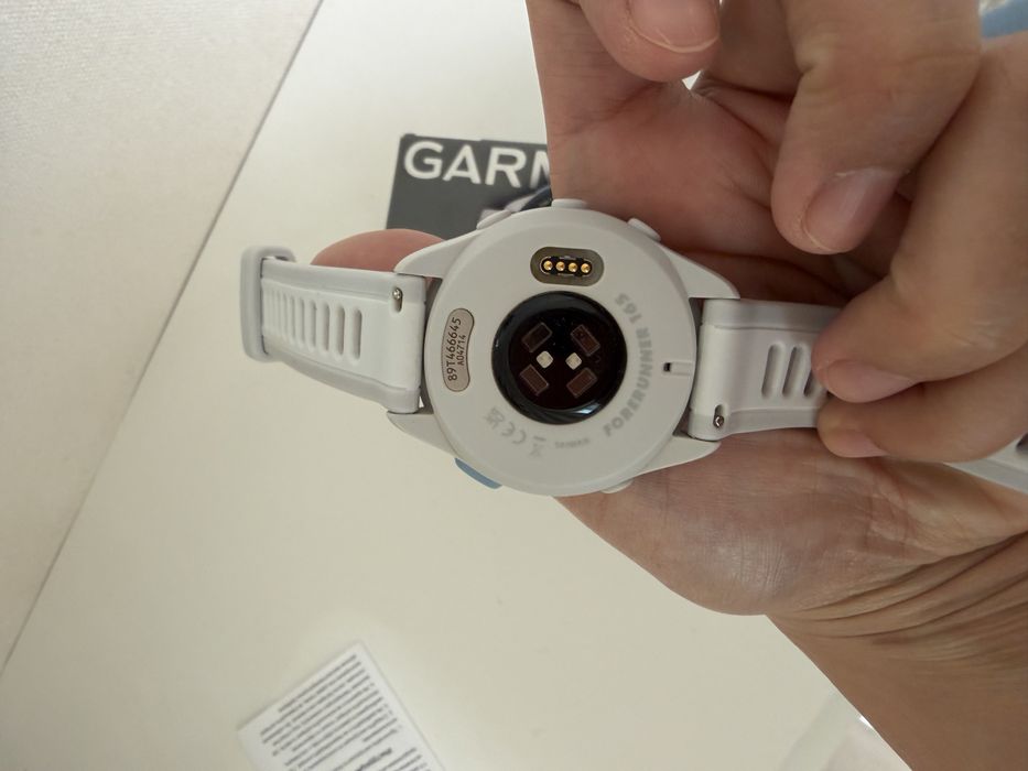 Продам garmin Смарт-часы Garmin Forerunner 165 белый