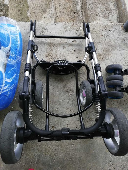 Детска количка с 2 коша, 2 покривала за крачетата и чанта за аксесоари