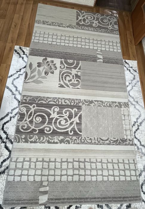 Ковер в хорошем состоянии.